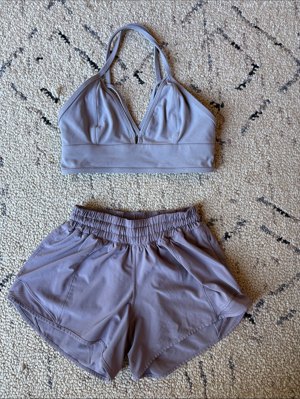 Lululemon set Lavender/ Gray Align V-Neck Bra Sz 6 & Hotty Hot High Rise Short 2
